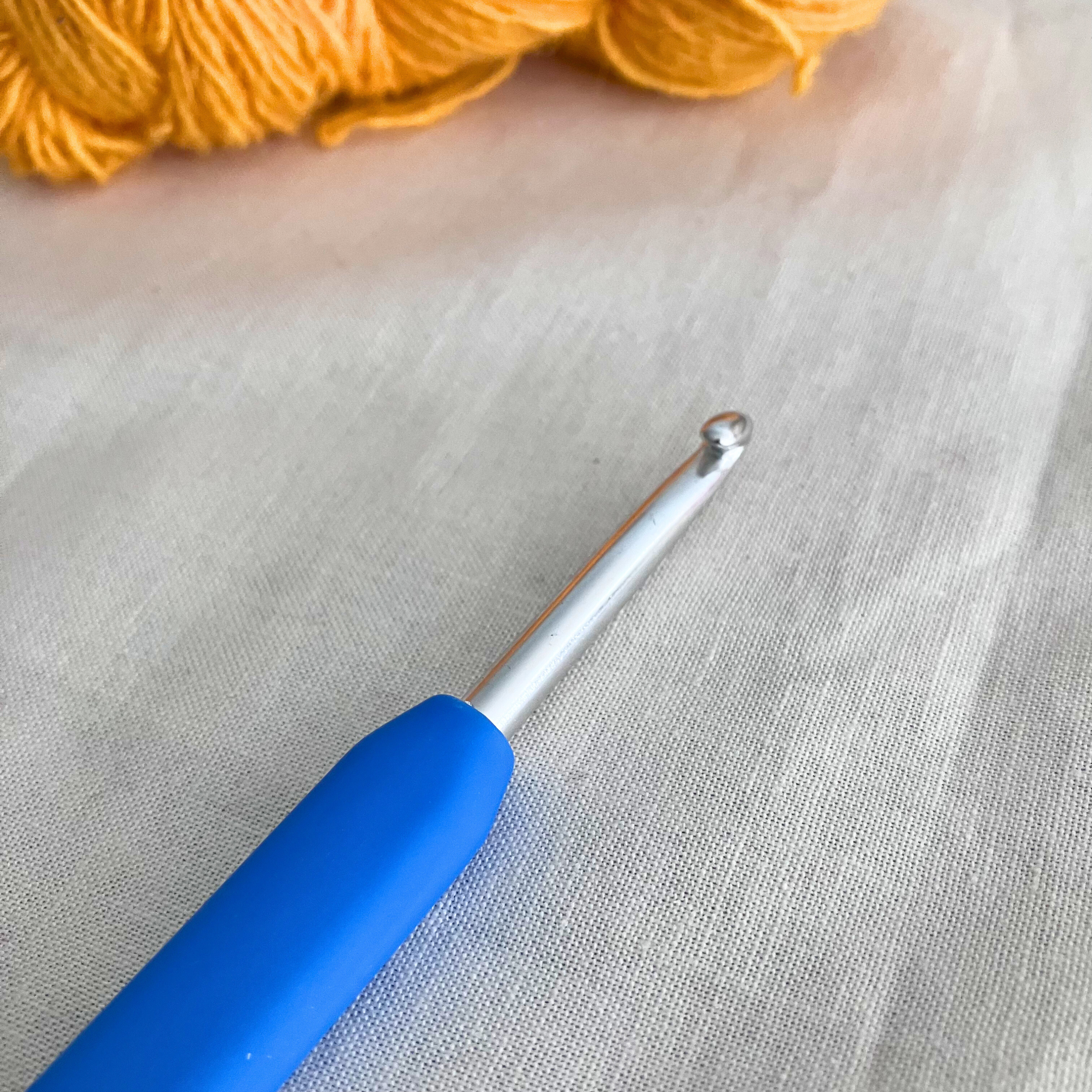 KnitPro Waves crochet hook detail – grooved tip for stitch control